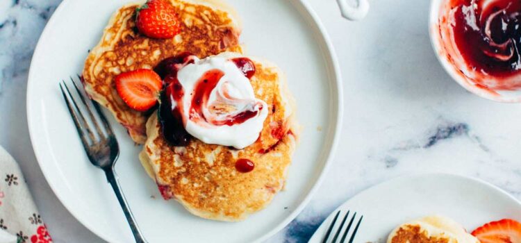 Scrambled egg muffins with smoked salmon and soured cream